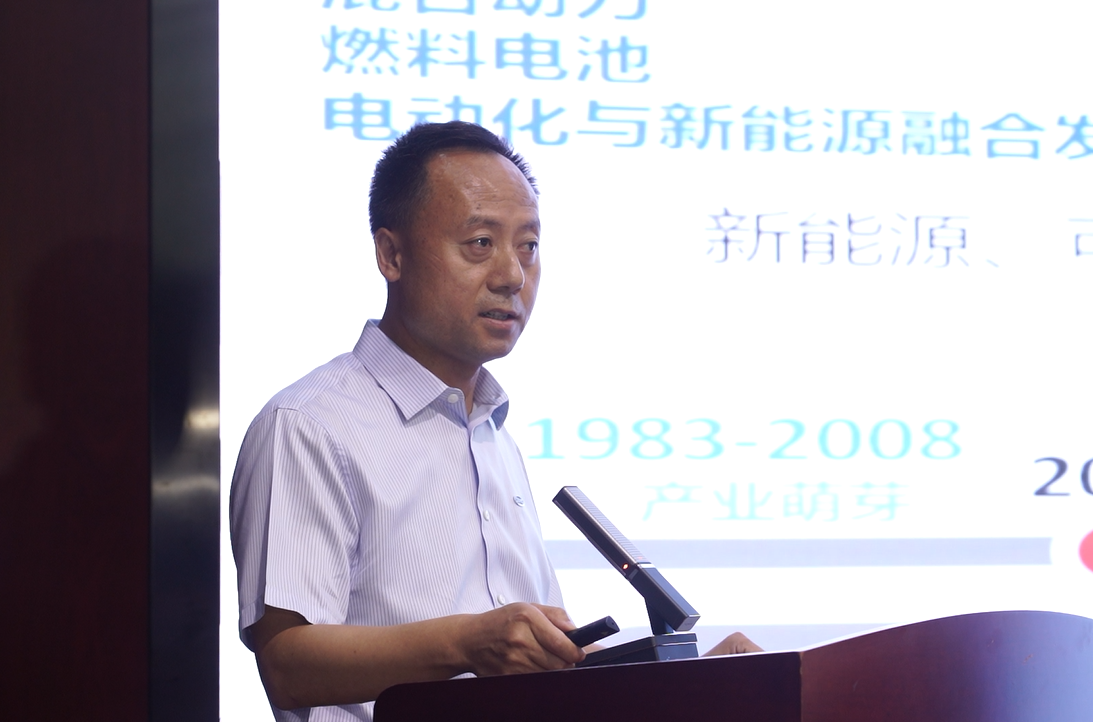 图2  郑继虎总经理发表车联网产业研究主旨演讲.png